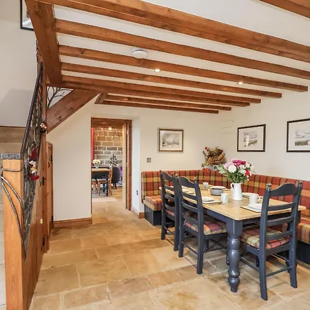 Chestnut Barn * Γουίτμπι