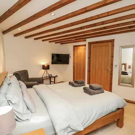 Chestnut Barn *